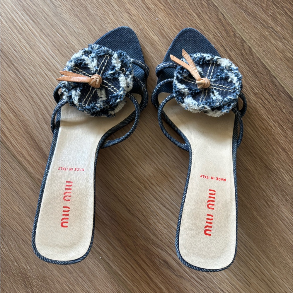 Miu Miu Black and Tan Sandals with Elegant Design